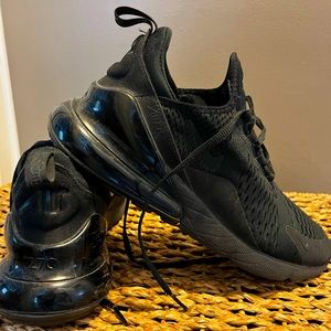 Nike All Black Air Max270